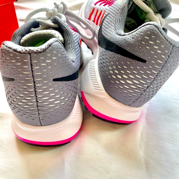 Nike Zoom | Size 7.5 | Never Used (with tag + box) - Picture 7 of 11